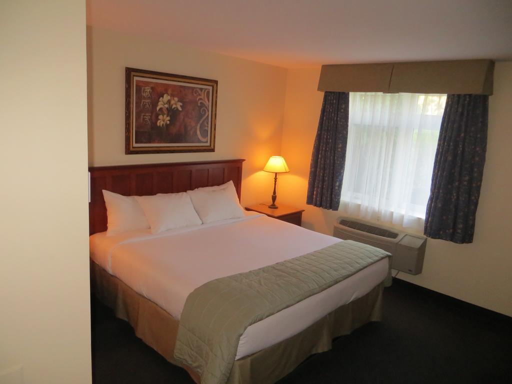 Hotel St-Bernard Saint-Bernard-de-Lacolle الغرفة الصورة
