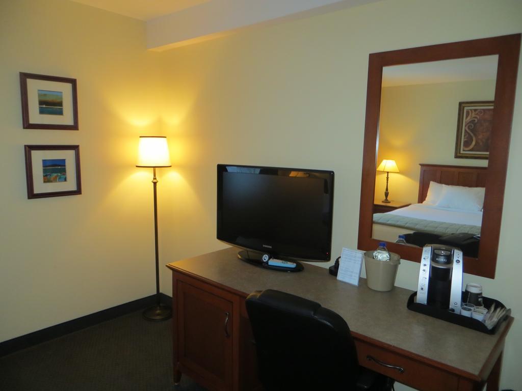 Hotel St-Bernard Saint-Bernard-de-Lacolle الغرفة الصورة