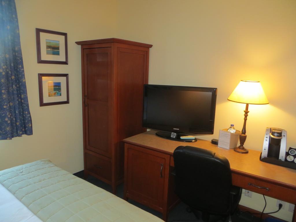 Hotel St-Bernard Saint-Bernard-de-Lacolle الغرفة الصورة