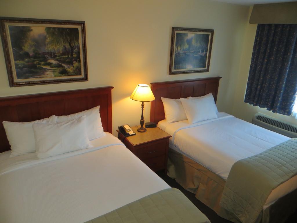 Hotel St-Bernard Saint-Bernard-de-Lacolle الغرفة الصورة