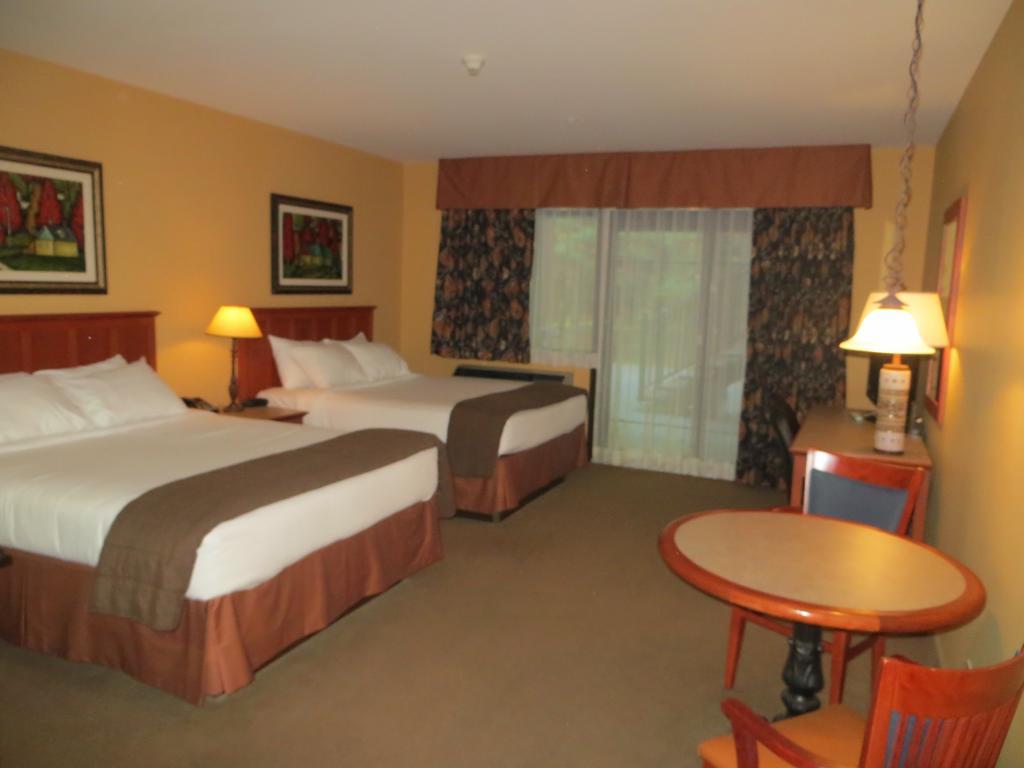 Hotel St-Bernard Saint-Bernard-de-Lacolle الغرفة الصورة