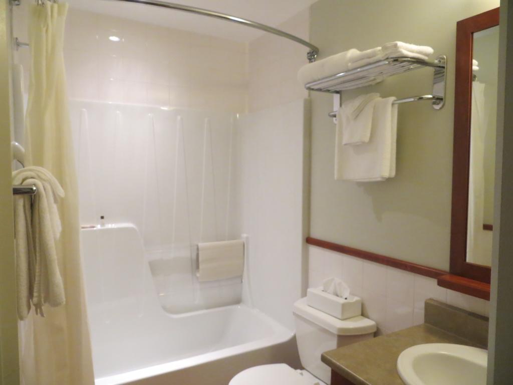Hotel St-Bernard Saint-Bernard-de-Lacolle الغرفة الصورة