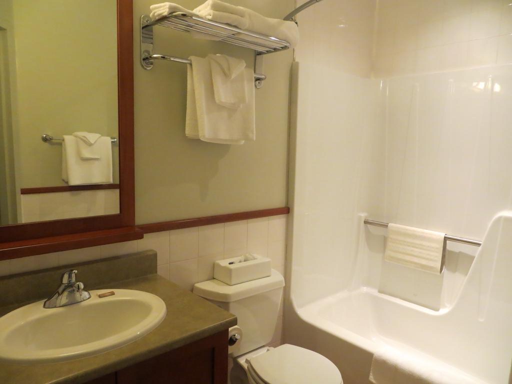 Hotel St-Bernard Saint-Bernard-de-Lacolle الغرفة الصورة