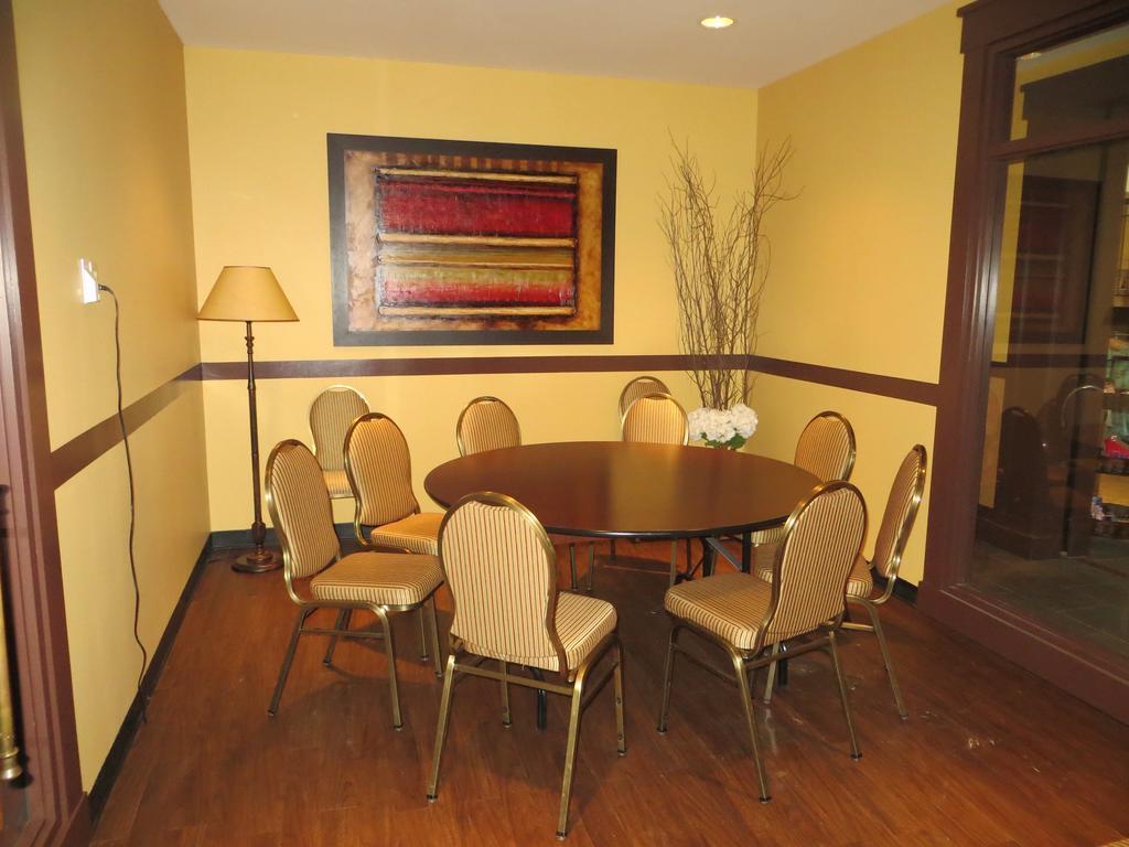 Hotel St-Bernard Saint-Bernard-de-Lacolle المظهر الخارجي الصورة