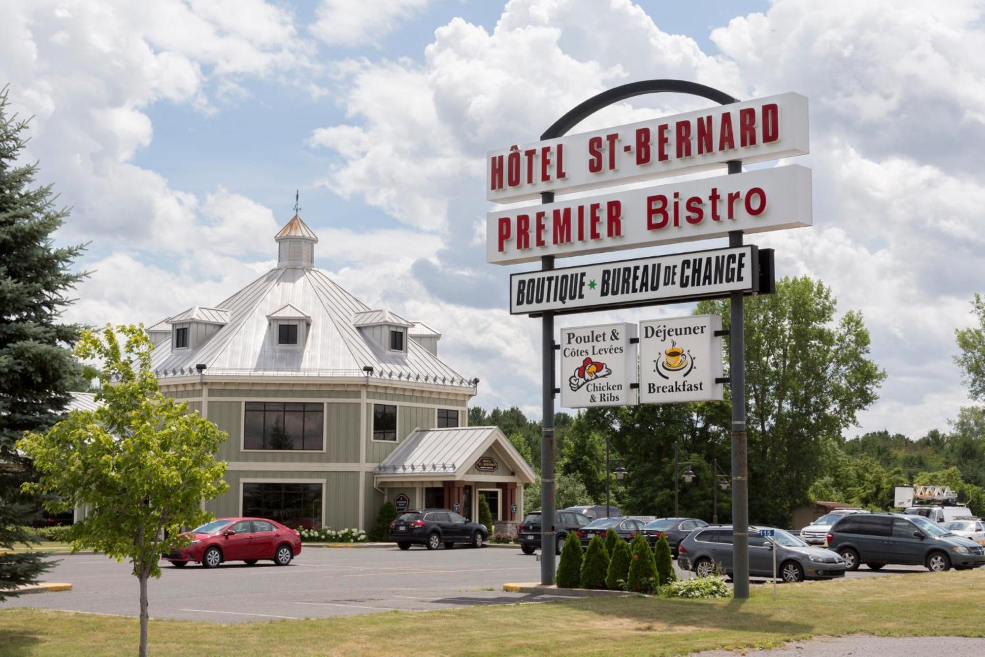 Hotel St-Bernard Saint-Bernard-de-Lacolle المظهر الخارجي الصورة