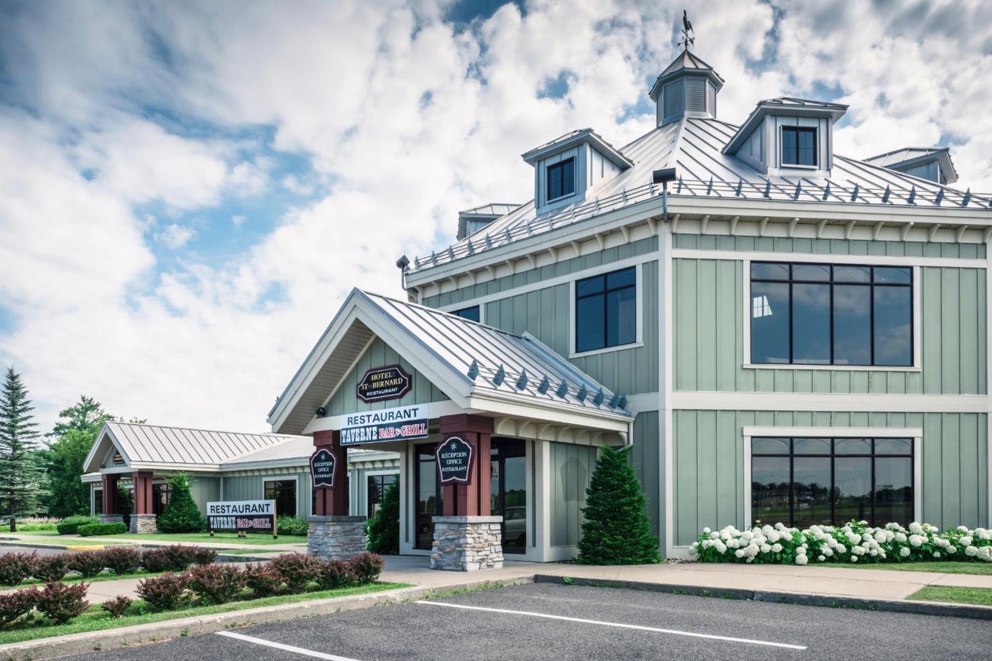 Hotel St-Bernard Saint-Bernard-de-Lacolle المظهر الخارجي الصورة