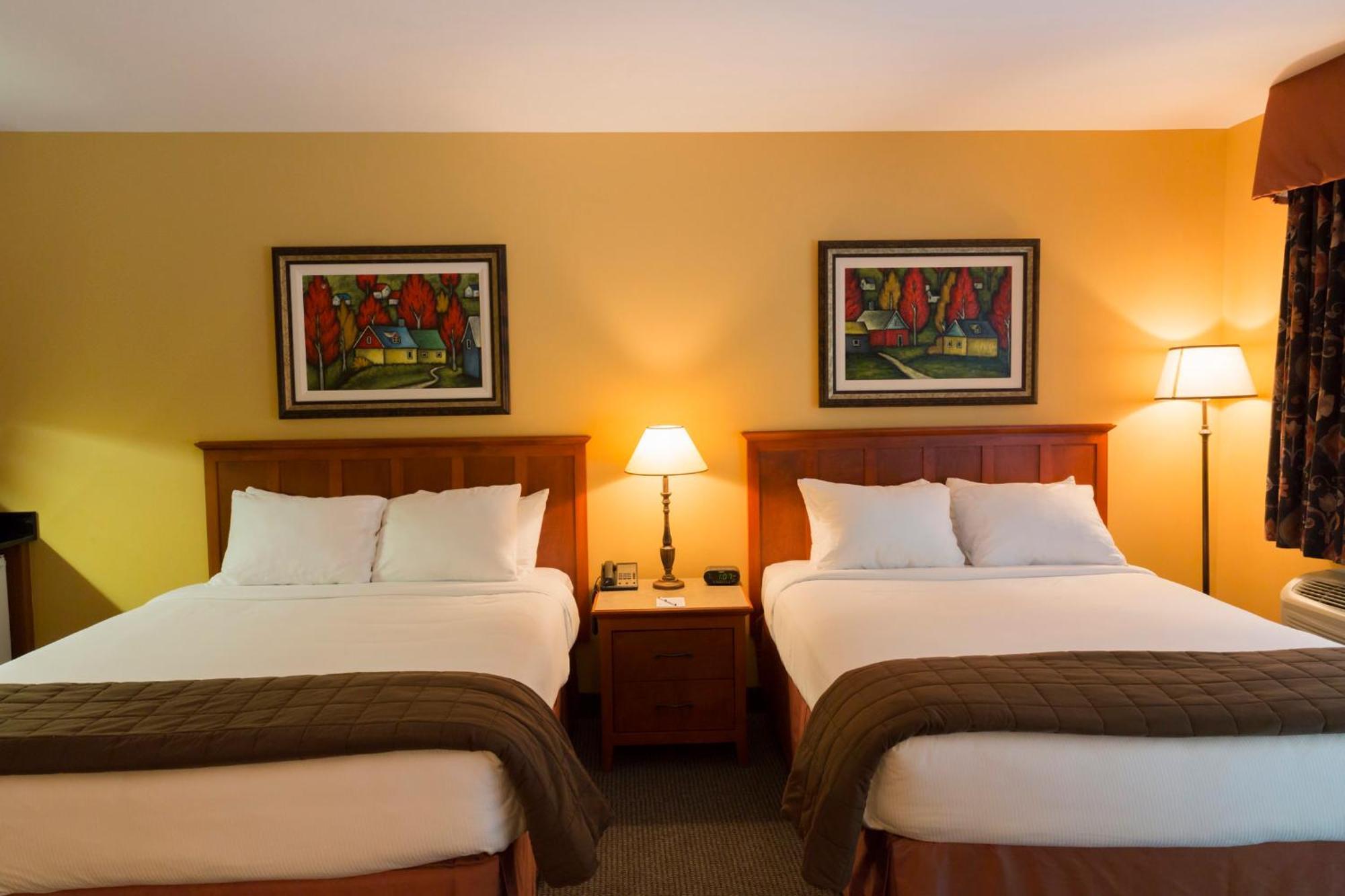 Hotel St-Bernard Saint-Bernard-de-Lacolle المظهر الخارجي الصورة
