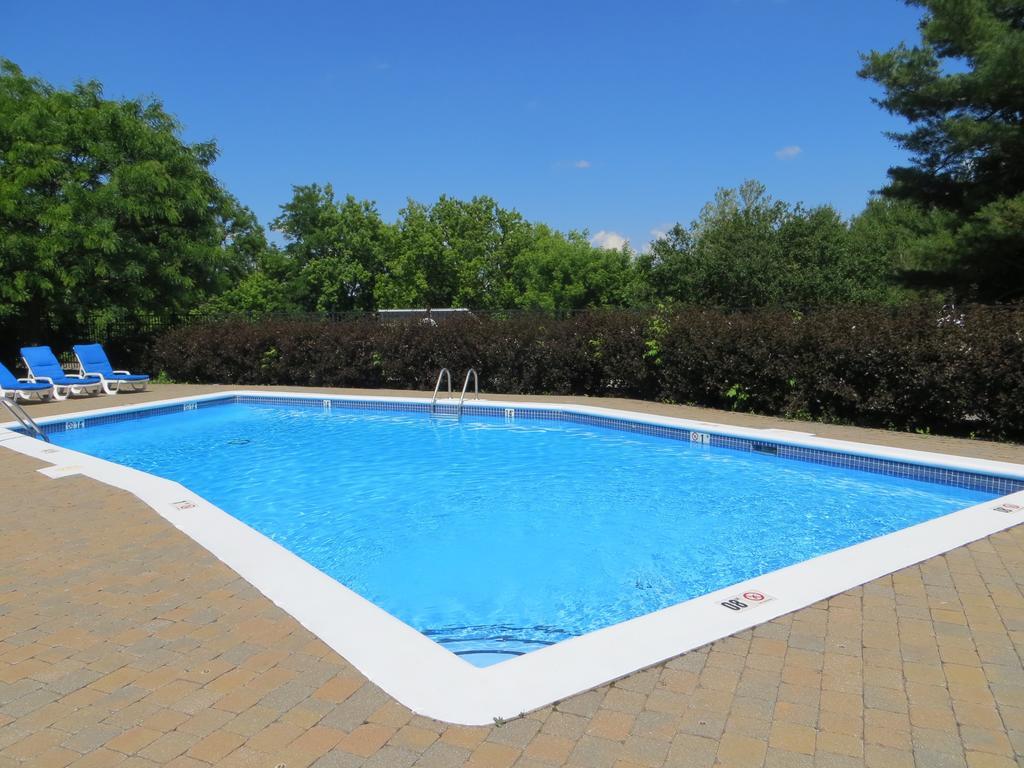 Hotel St-Bernard Saint-Bernard-de-Lacolle المظهر الخارجي الصورة